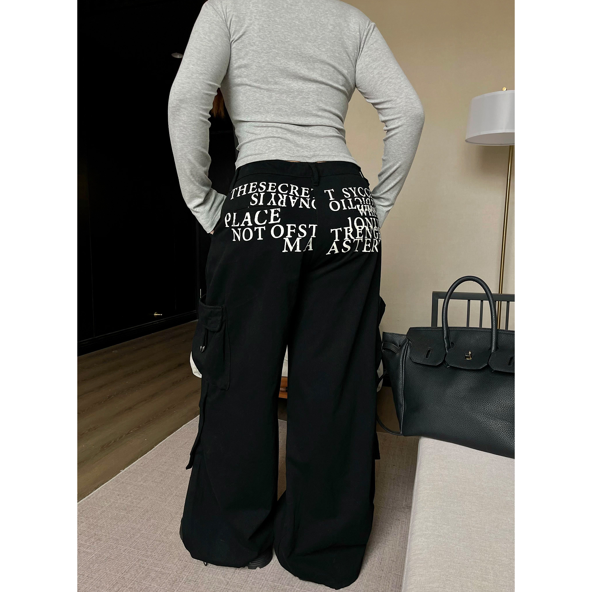 水洗字母印花多口袋工装牛仔裤