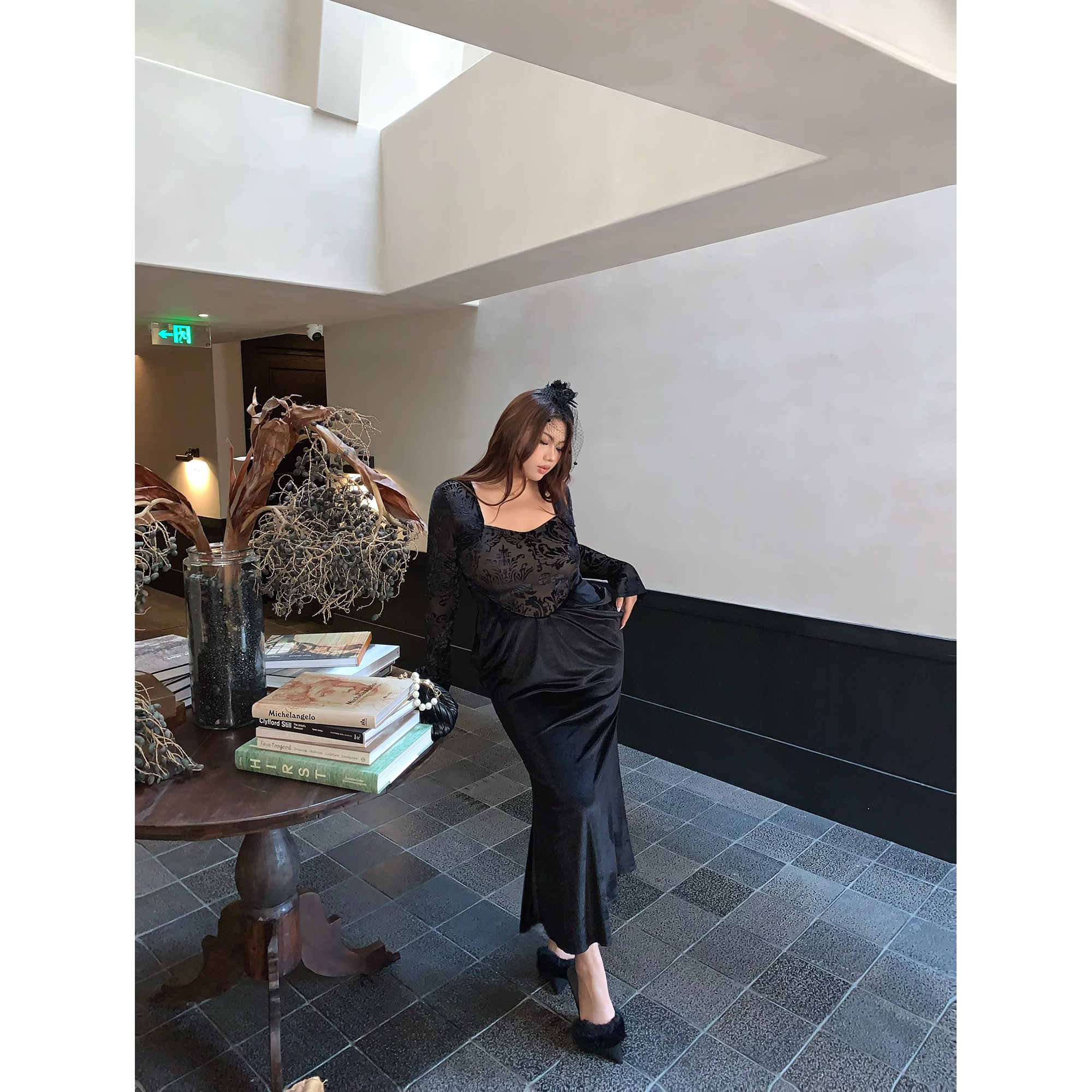 复古名媛显瘦绒面方领鱼尾裙