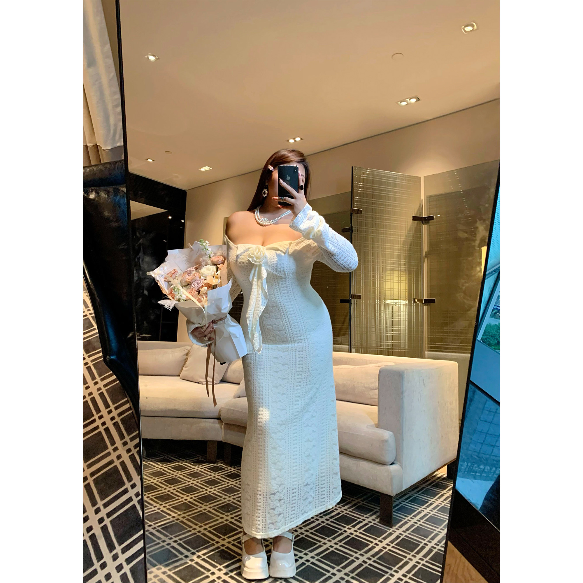 温柔磨毛蕾丝方领连衣裙