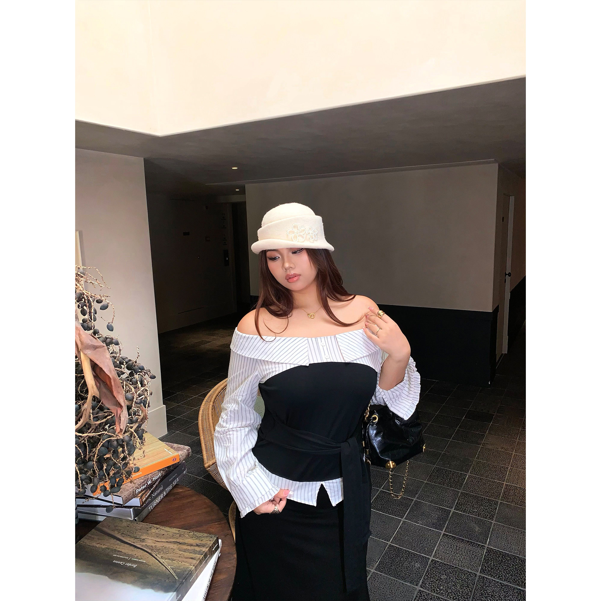 楠哥微胖mm性感一字肩衬衣女秋冬季大码辣妹甜美收腰显瘦百搭上衣