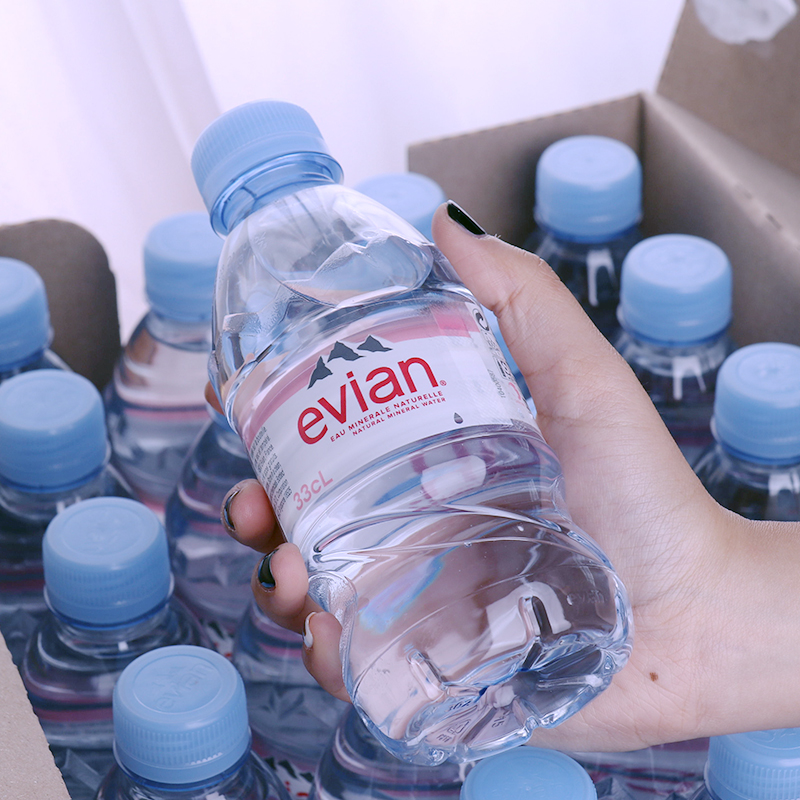 法国进口evian依云天然矿泉水330ml英文版塑料瓶高端饮用矿泉水