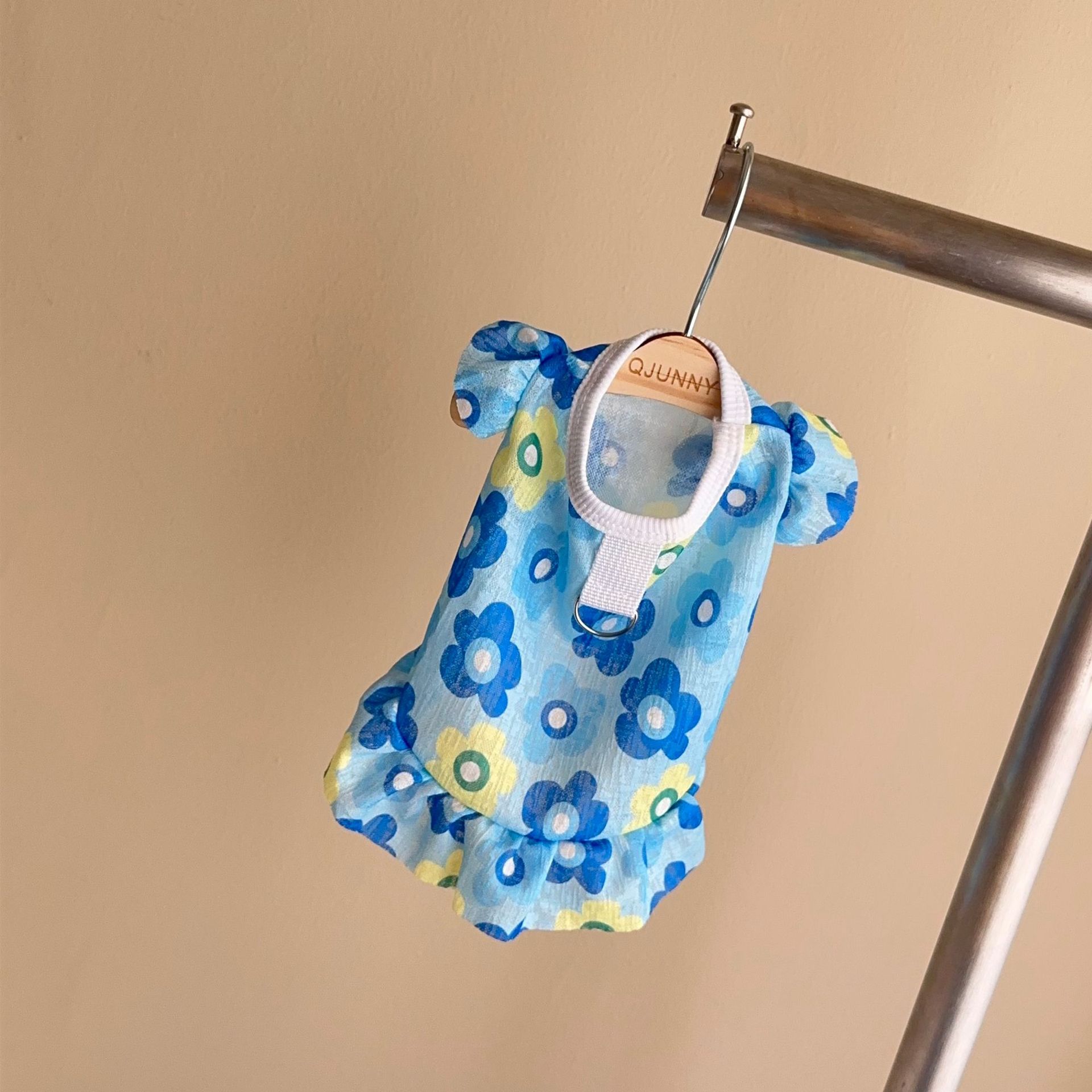 狗狗夏季透气连衣裙子大狗狗衣服猫咪泰迪柯基金毛小中大型犬裙子