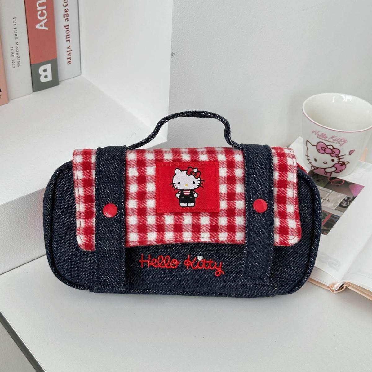 三丽鸥正版授权凯蒂猫牛仔格子收纳包便携迷你手提包学院风笔袋