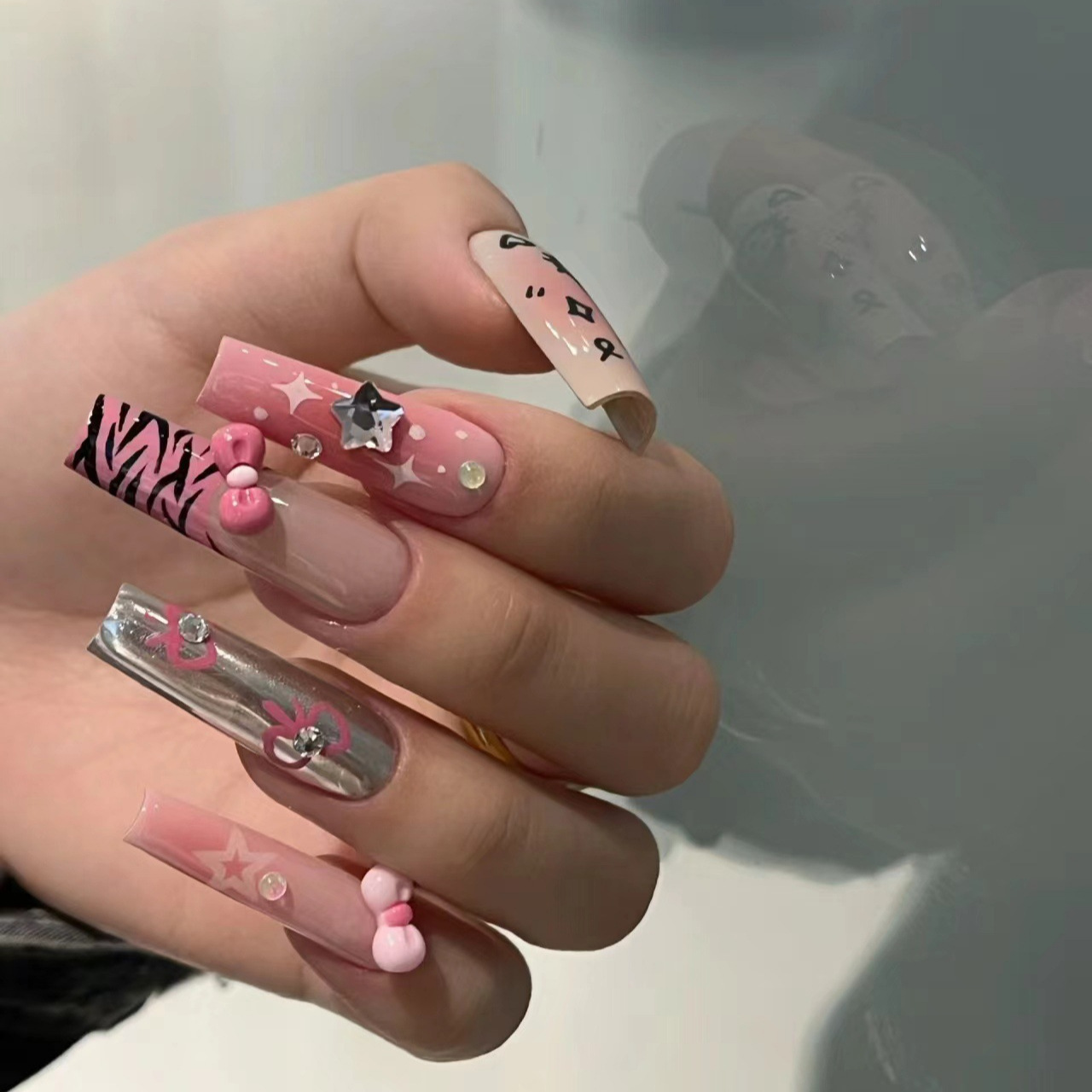 y2k涂鸦多巴胺辣妹粉色金属手绘涂鸦闪亮粘酷辣穿美甲穿戴甲