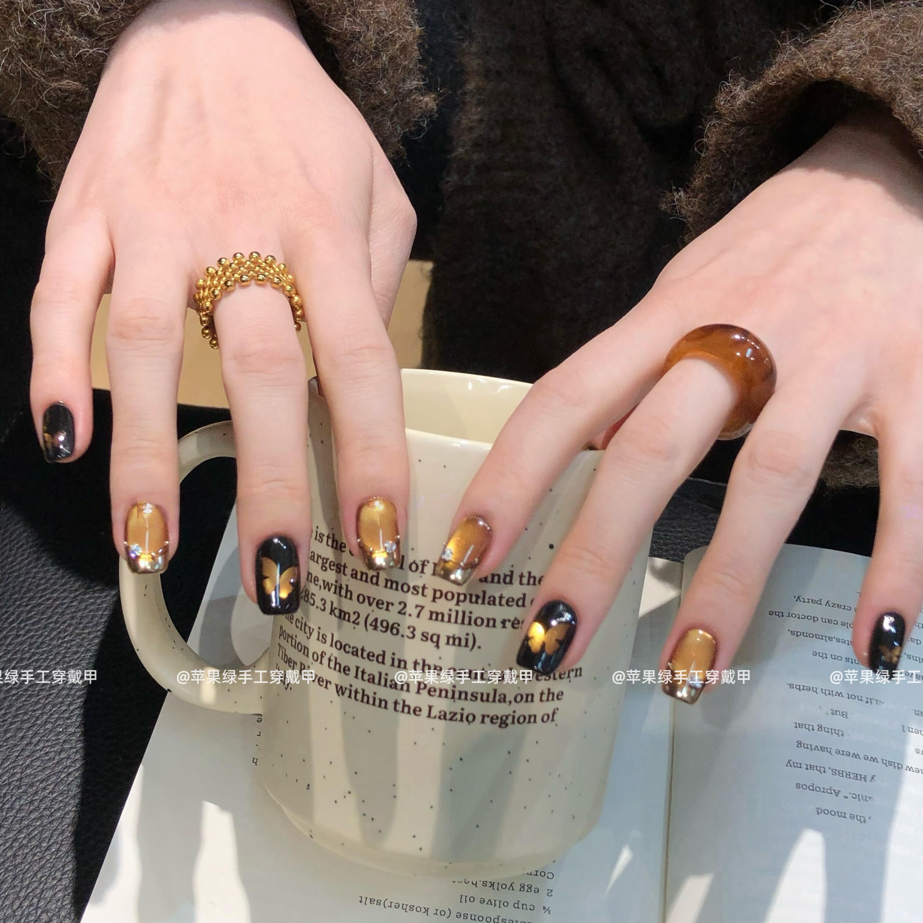 黑金蝴蝶｜纯手工穿戴甲秋冬轻奢美甲气质酷炫镂空蝴蝶金色猫眼美