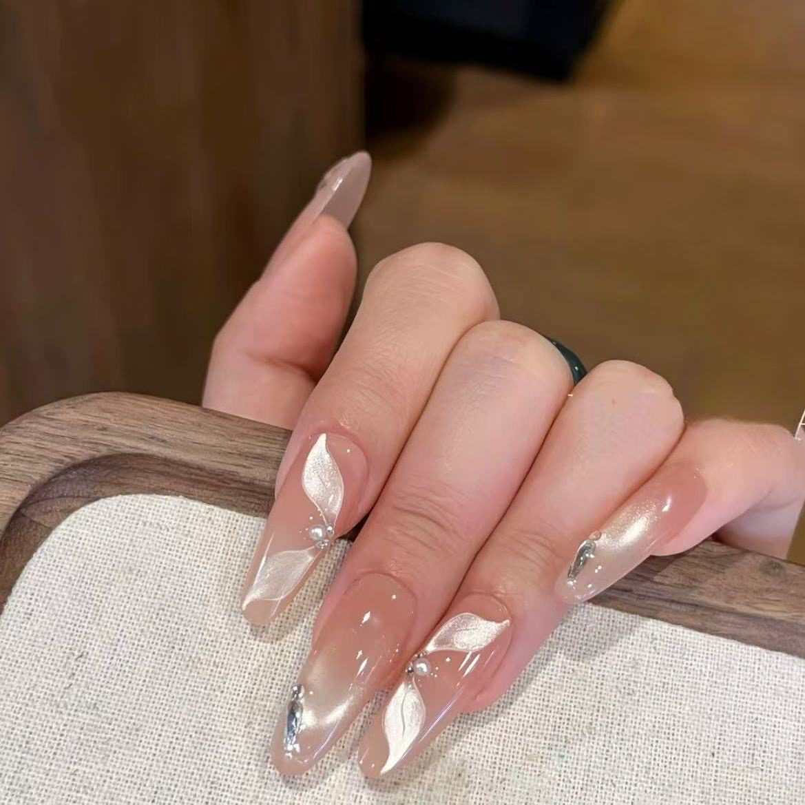 纯手工穿戴甲ins氛围感晕染腮红爆闪温柔纯欲冰透飘带猫眼珍珠钻