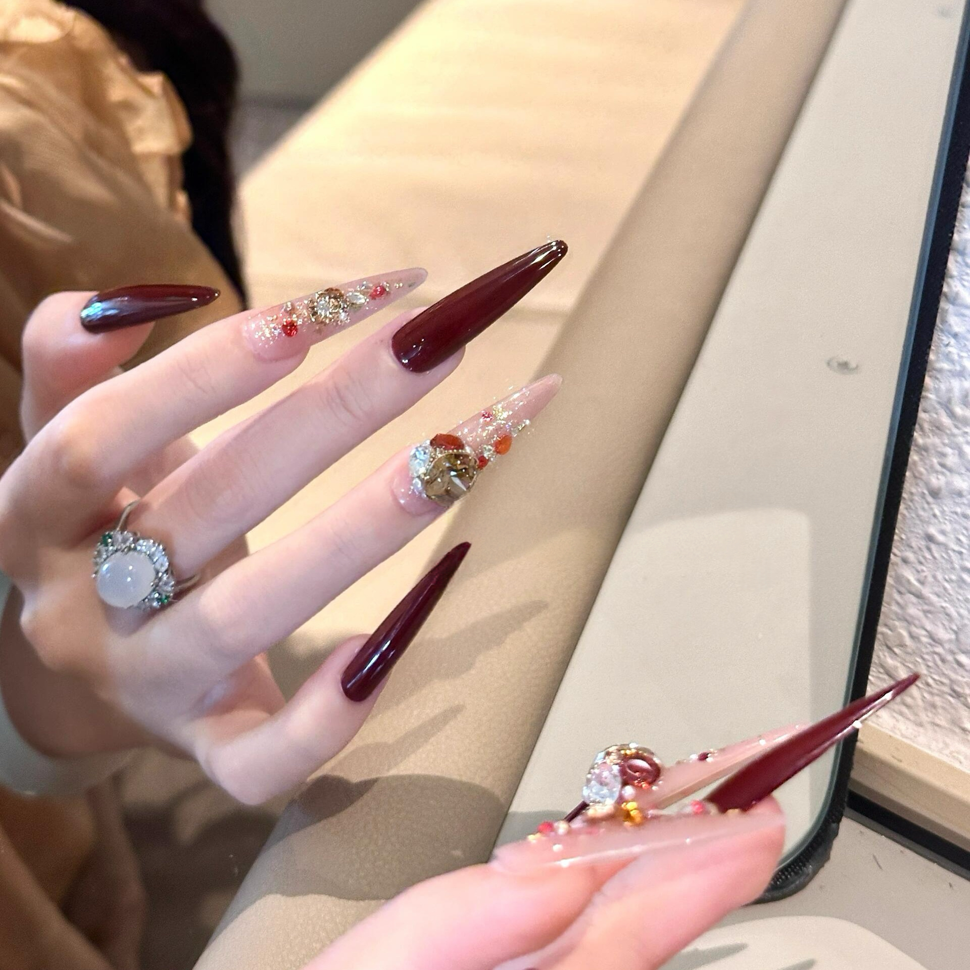 【榛子酱巧】秋冬新年高级气质感复古红香槟K9贴钻显白贵气穿戴甲