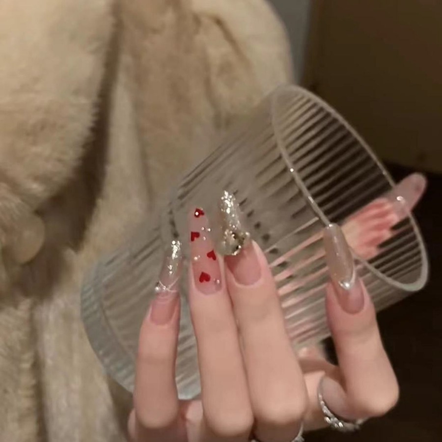 纯手工穿戴美甲新年款新年红小心心爆款美甲显白仙女钻钻爆闪