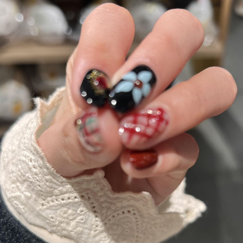 【春日物语】手绘花花气质清新显白格纹纯手工穿戴甲短款学生美甲