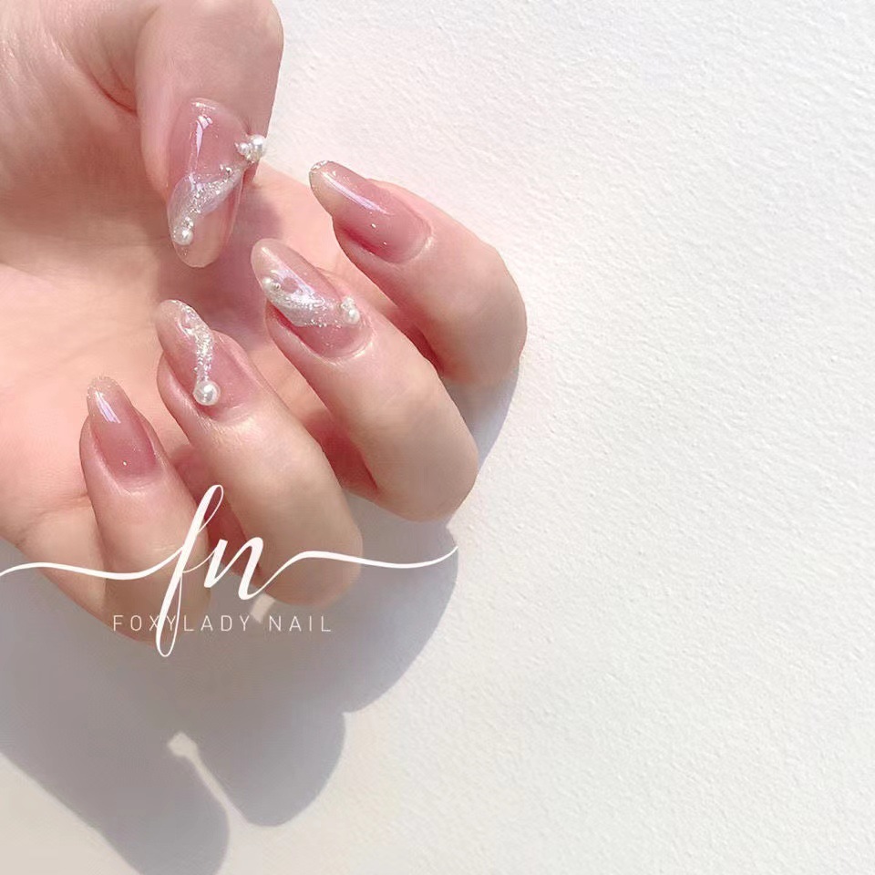 纯手工美甲穿戴甲2025新款爆闪轻奢裸色闪钻指甲贴可拆卸美甲