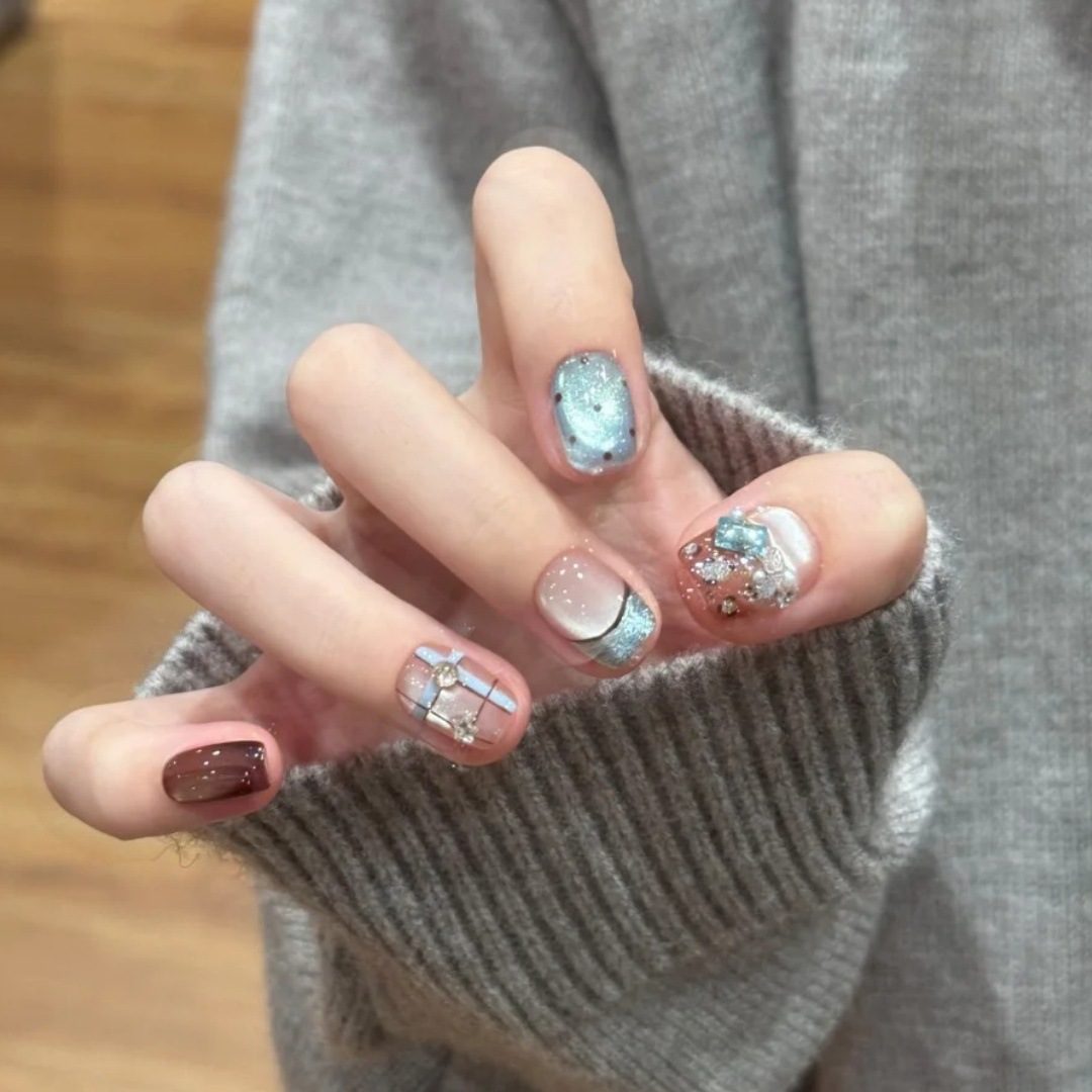 纯手工穿戴甲秋冬冰雪奇缘猫眼爆闪碎钻显白高级感轻奢美甲贴成品