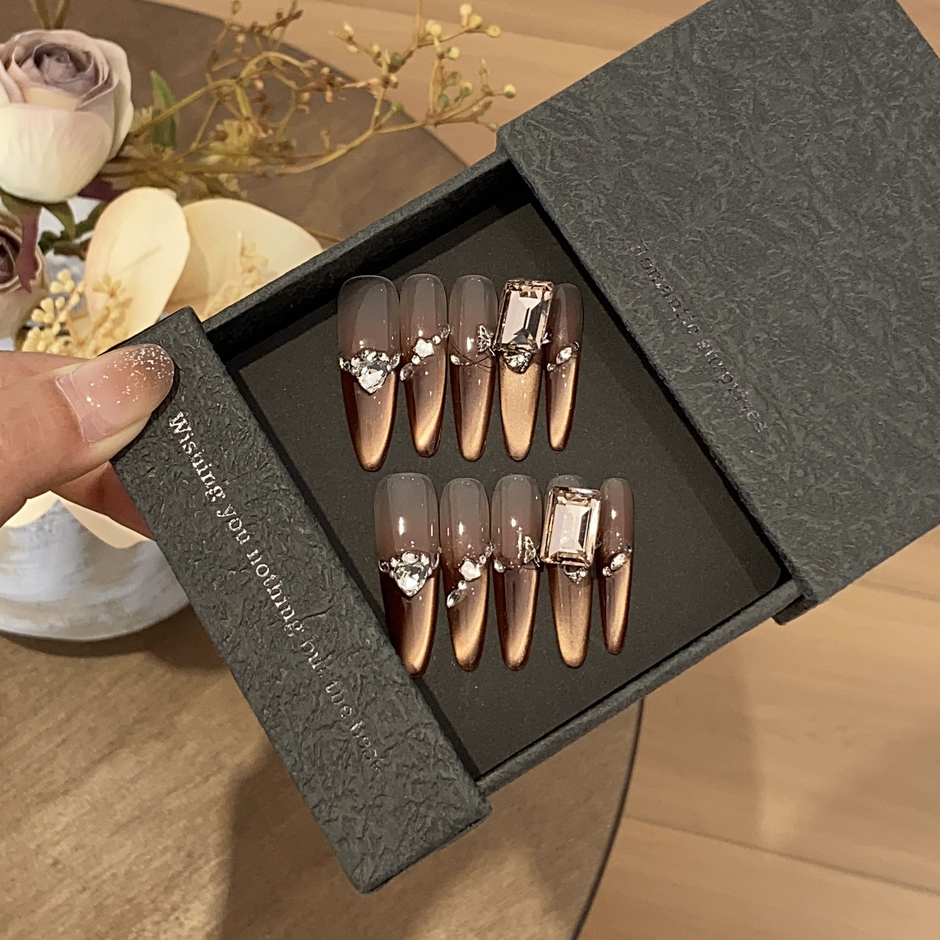 珠光宝气｜高级贵气感咖色方钻渐变斜边堆钻珠光宝气穿戴甲片