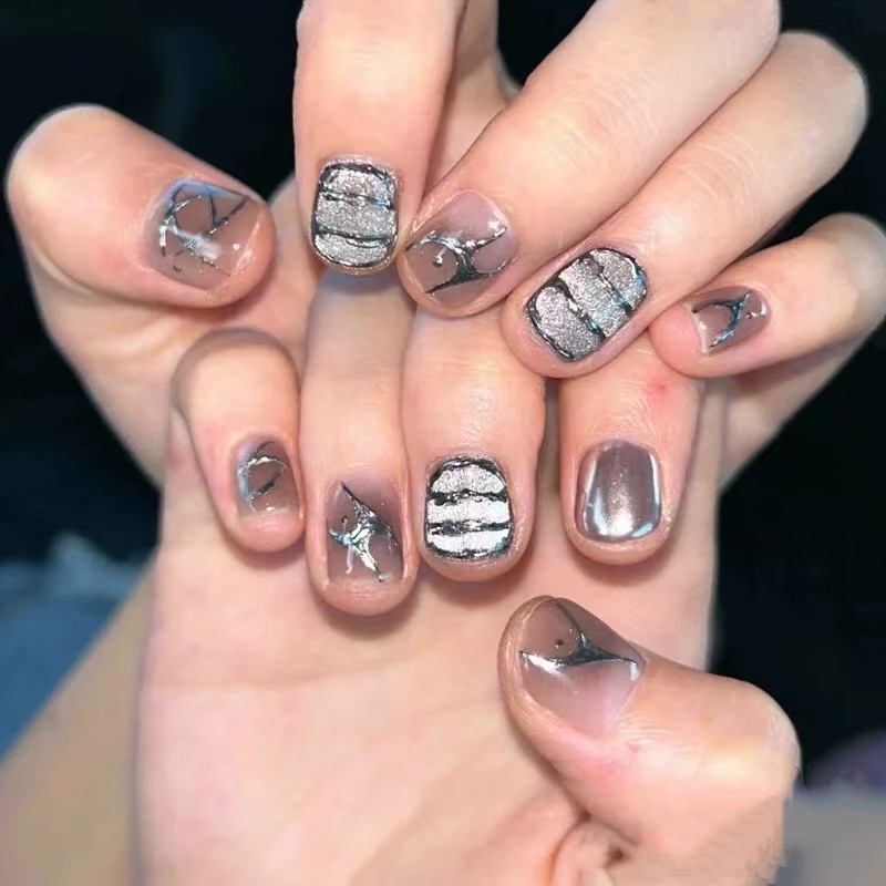 手工穿戴甲甜酷暗黑小短甲腮黑手绘魔镜粉涂鸦猫眼甲片高级感美甲