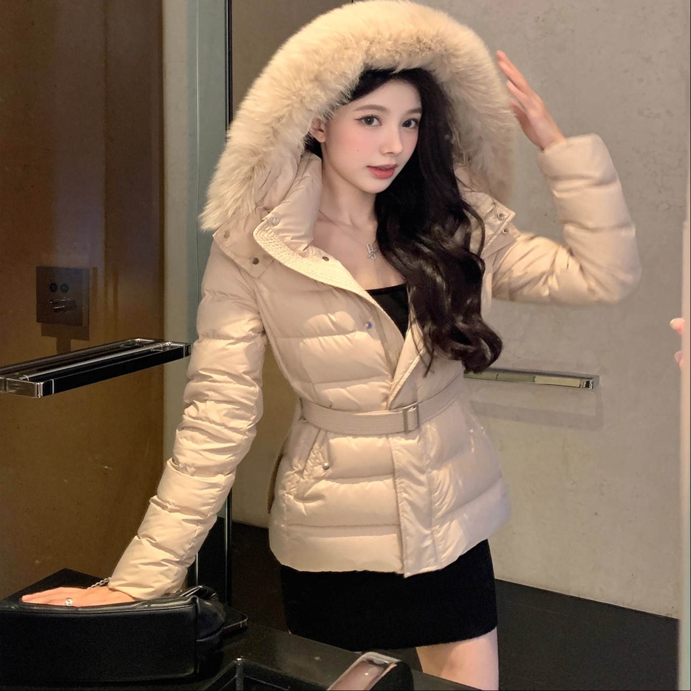 温柔风90白鸭绒奶咖色连帽羽绒服女冬修身显瘦收腰加厚面包服外套