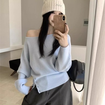 韩系氛围感蓝色一字领露肩针织衫