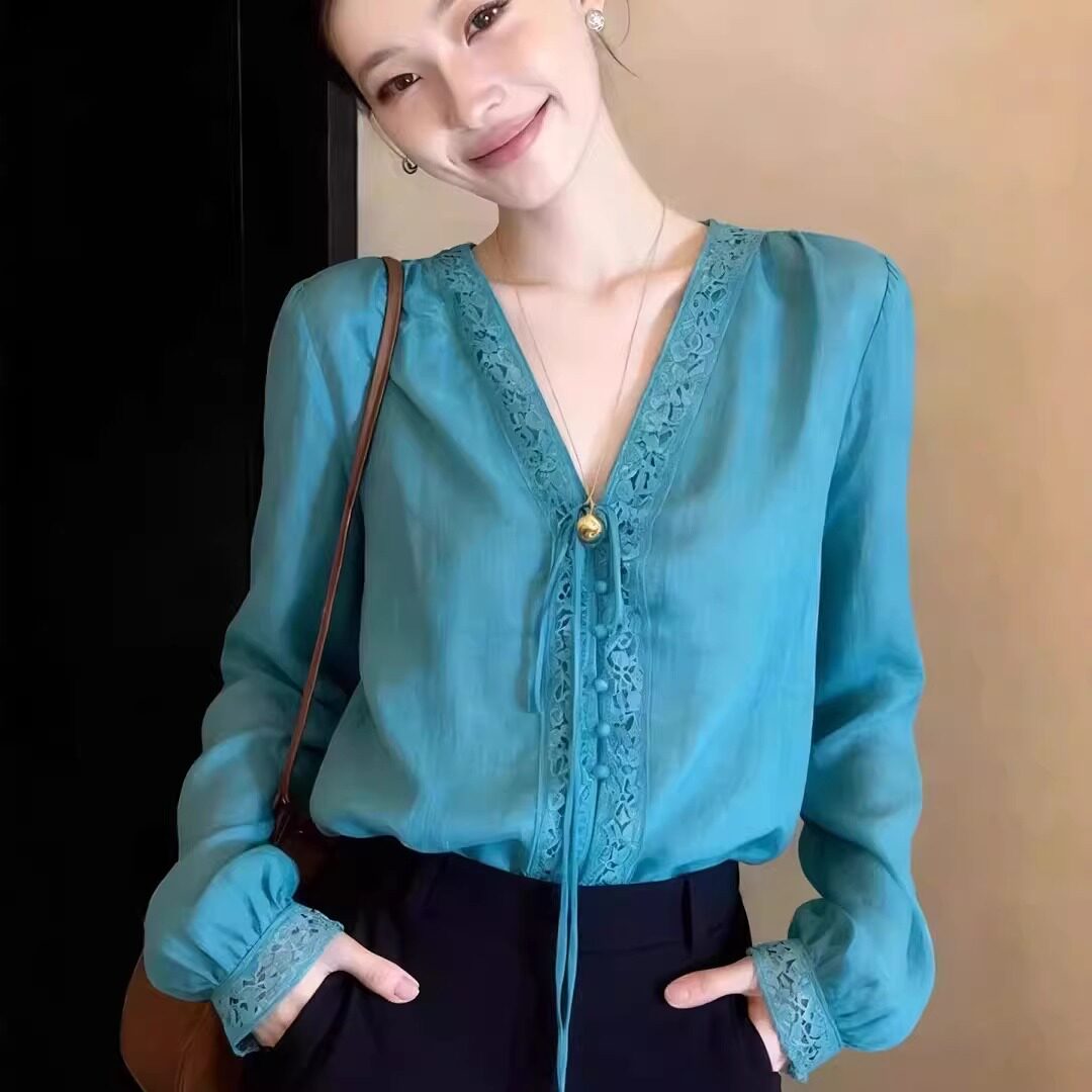 洋气高贵系带镂空钩花长袖衬衫女夏季蓝色设计感显瘦百搭蓝色小衫
