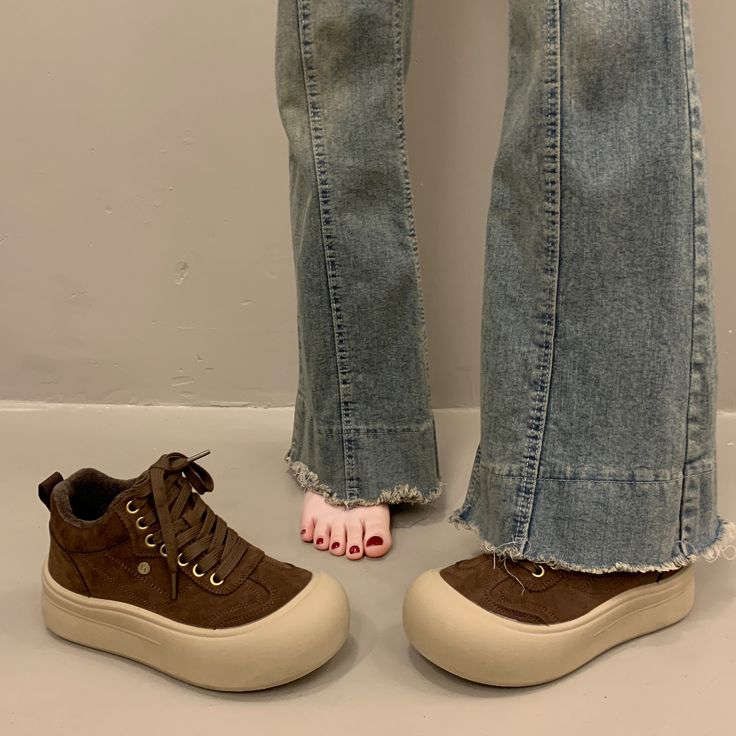 百搭平底板鞋女设计感面包休闲鞋