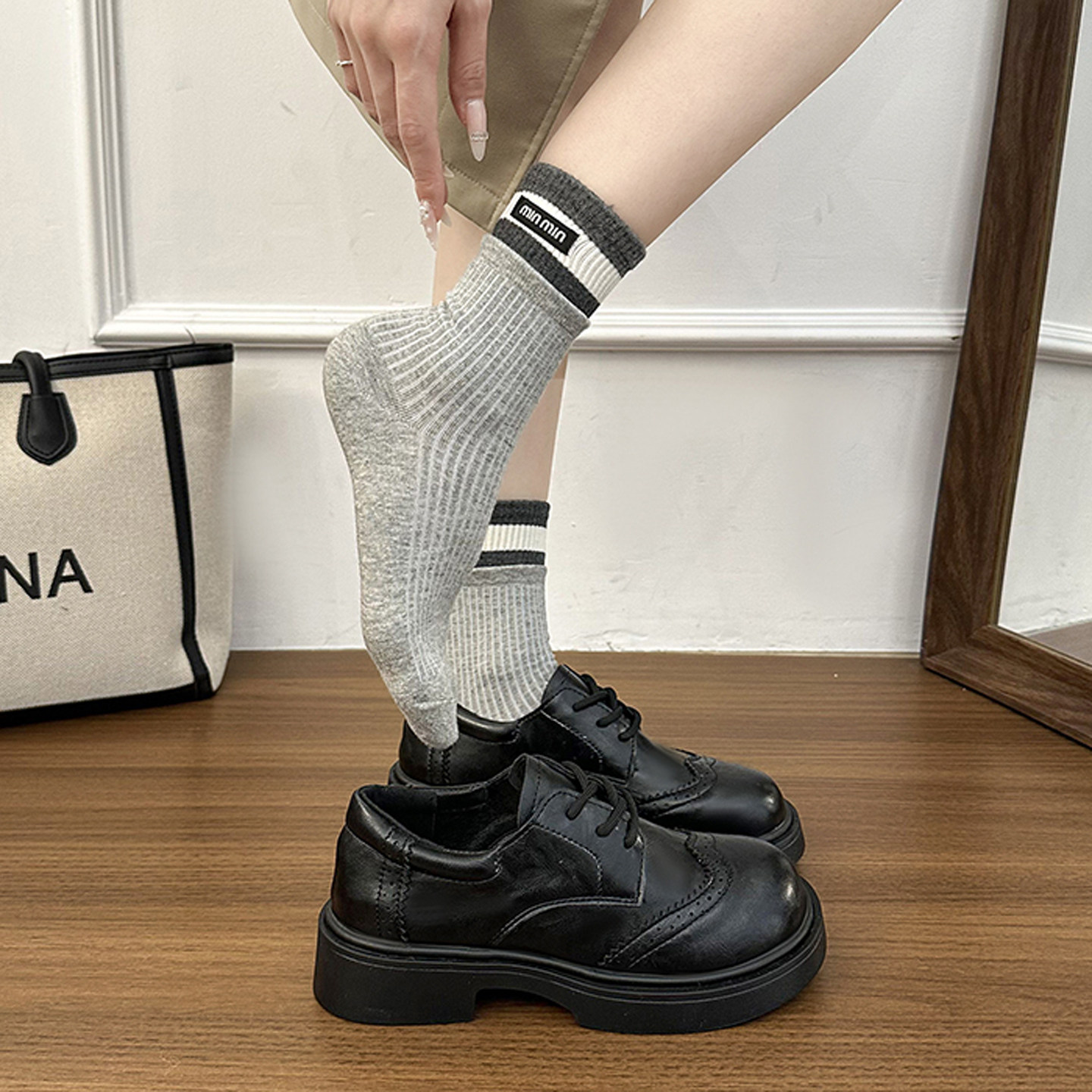 英伦厚底系带小皮鞋女绝美深口单鞋2026新款春秋平底乐福玛丽珍鞋,女鞋,深口单鞋,淘宝优惠券,粉丝福利购,淘宝优惠卷