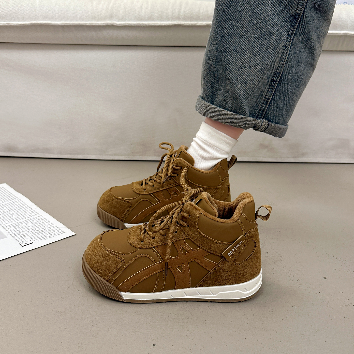 韩系板鞋女冬季百搭内增高运动鞋