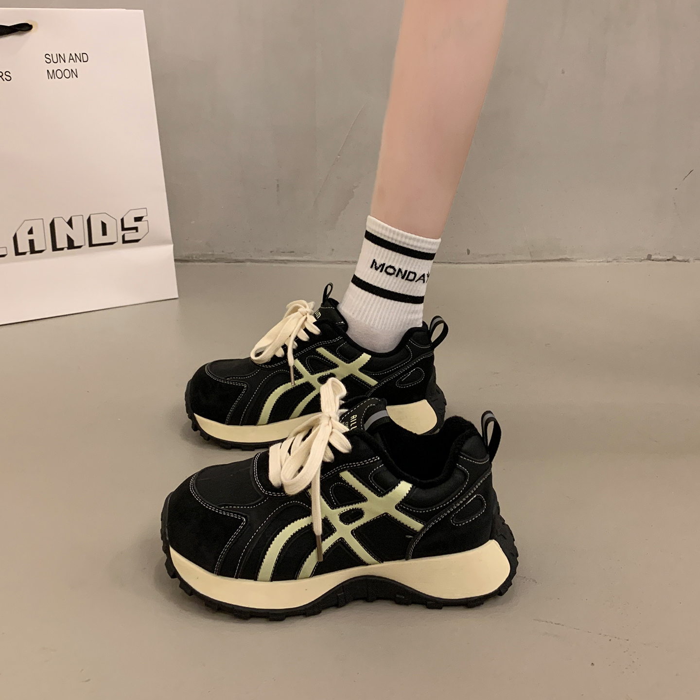 显脚小黑色老爹鞋女秋冬季运动鞋