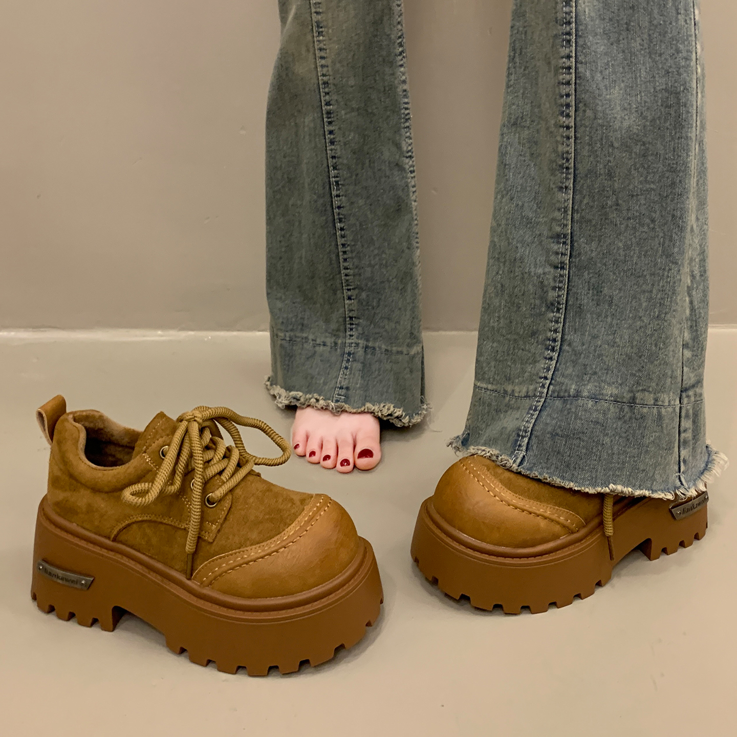 绝美气质棕色单鞋女冬全包博肯鞋