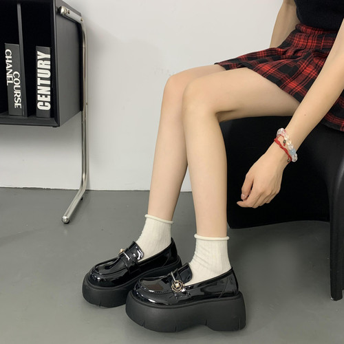 赫本风棕色小皮鞋女冬季深口单鞋