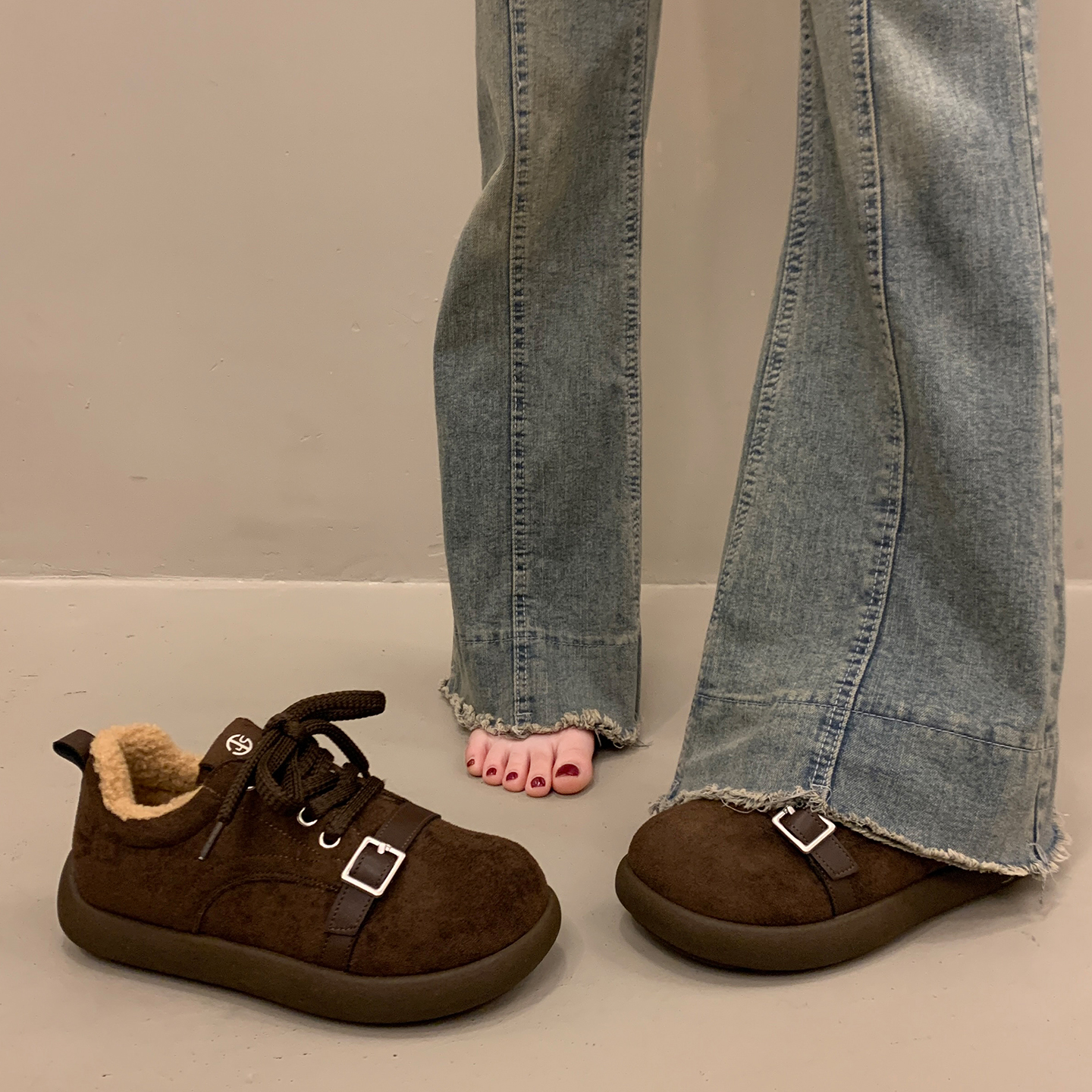 韩系轻便板鞋女冬设计感面包棉鞋