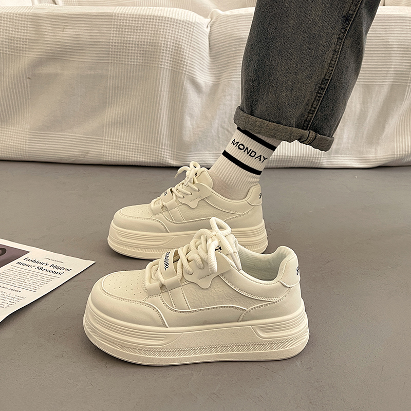 爆款圆头小白鞋女秋冬季超火板鞋