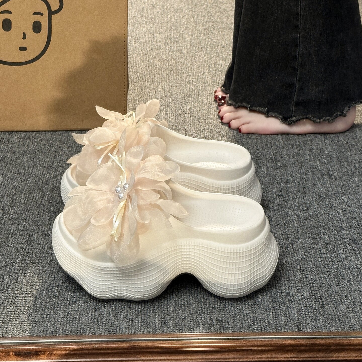 绝美仙女风人字拖鞋女夏外穿2026新款防滑踩屎感厚底增高洞洞凉拖图片