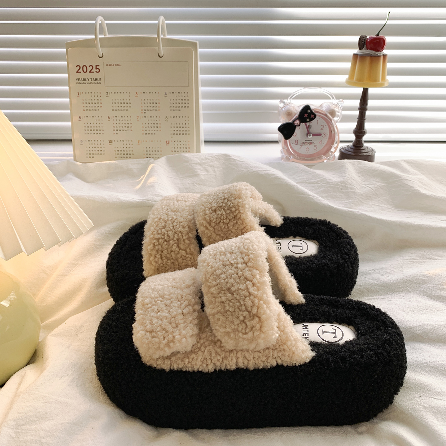 巨好看松糕厚底毛毛拖鞋女外穿2025秋冬新款居家防滑懒人一字棉拖