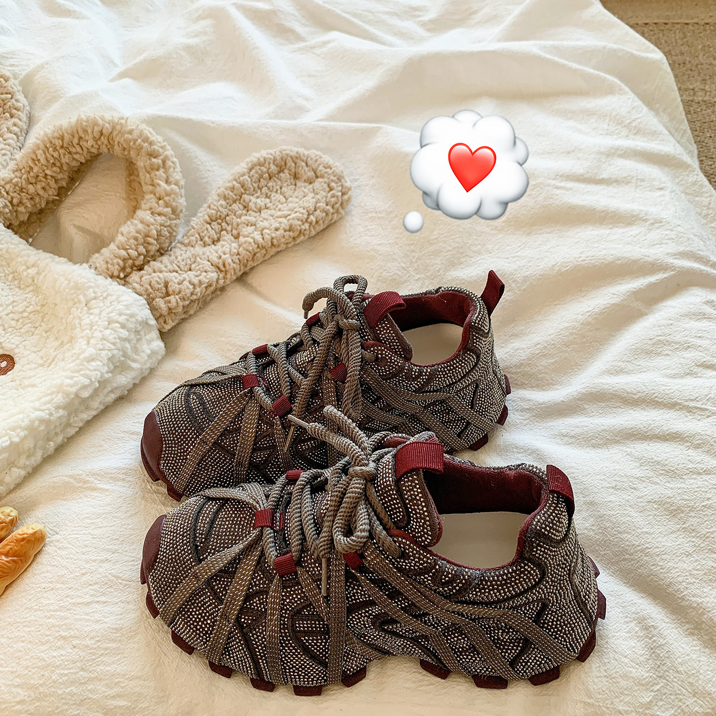 蜘蛛网绑带水钻满天星老爹鞋女2026冬季新款炸街运动休闲鞋ins潮