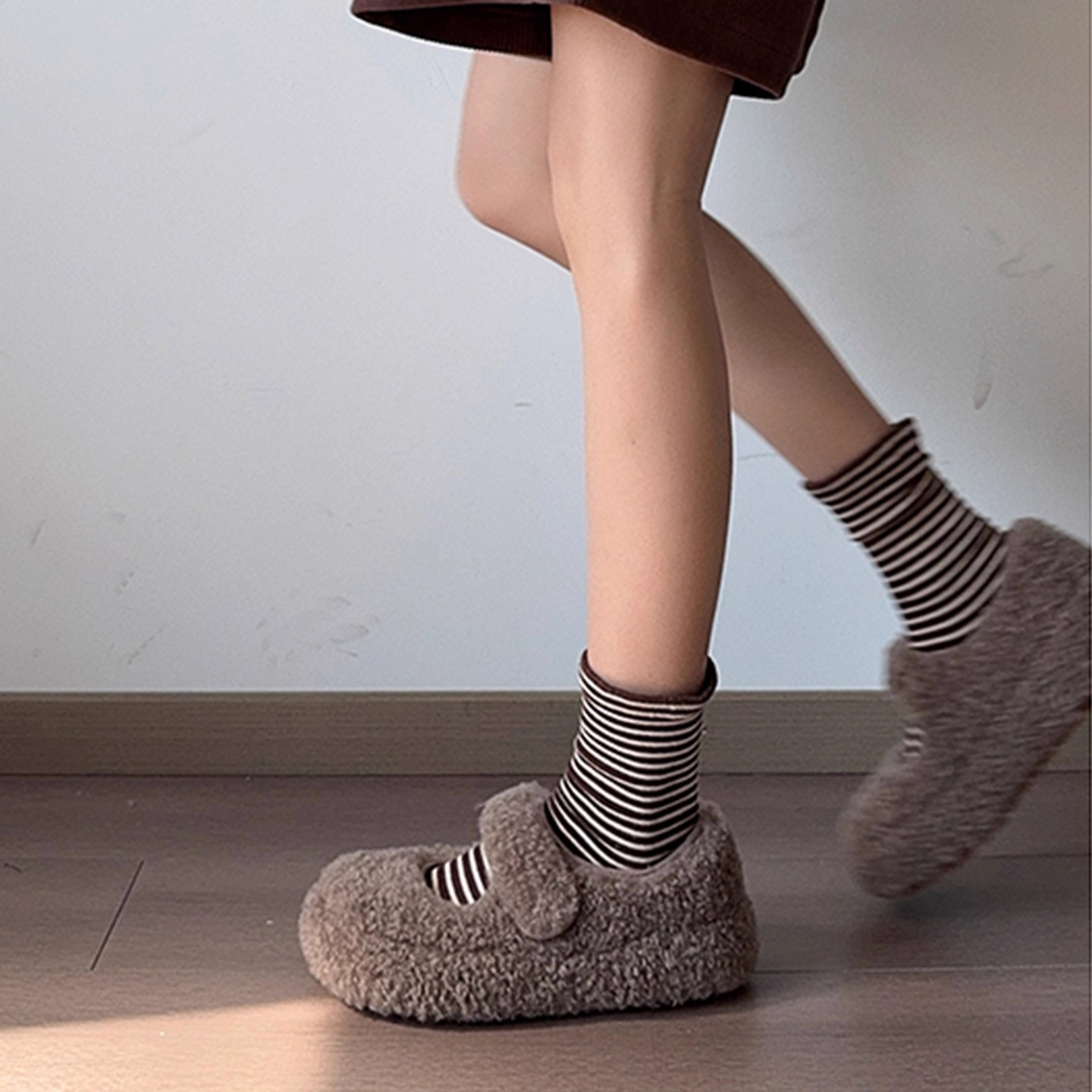 魔术贴一字带玛丽珍鞋毛毛鞋女2025新款保暖加绒棉鞋单鞋豆豆女鞋