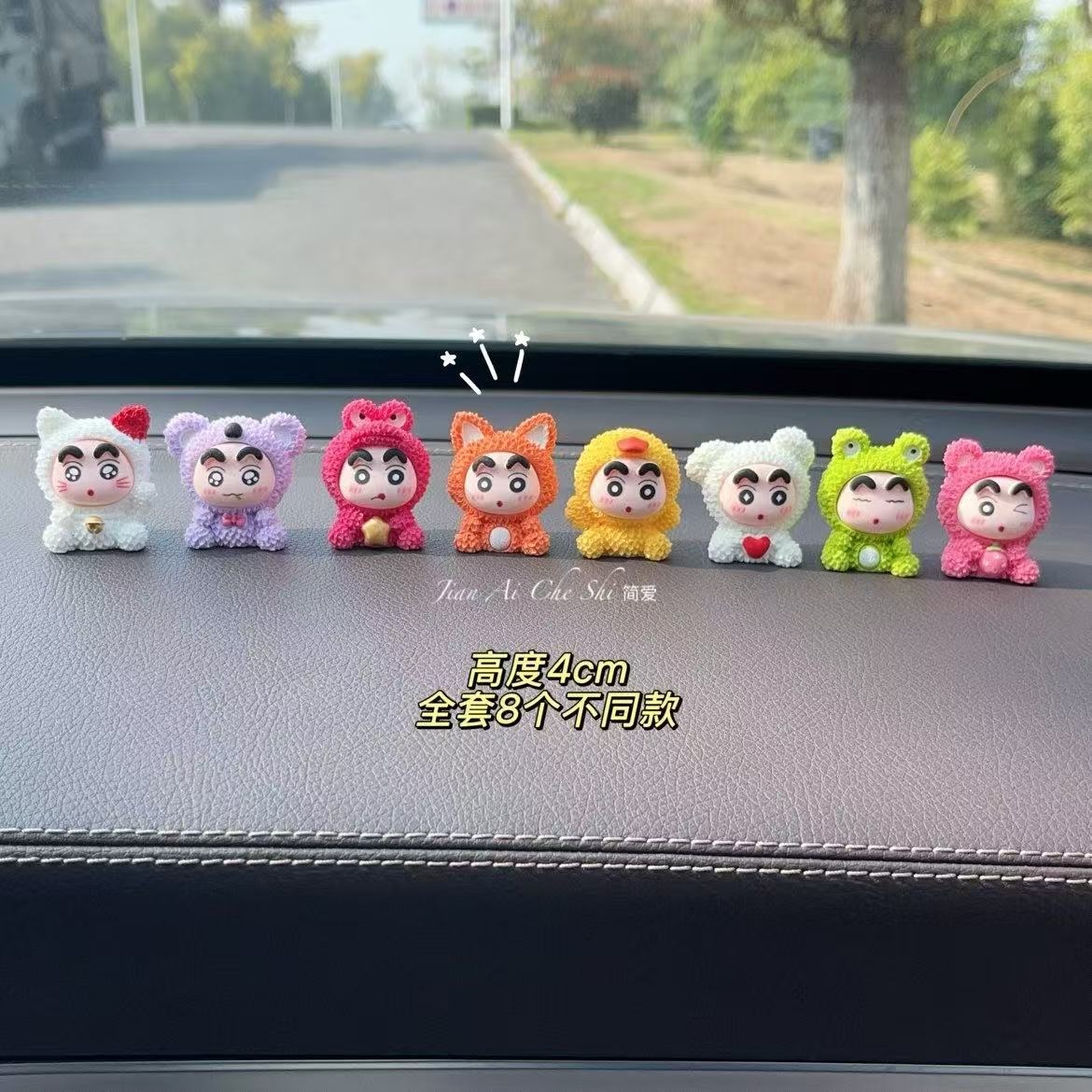 2025变装可爱蜡笔小新车载摆件气球汽车中控台副驾驶装饰治愈萌物