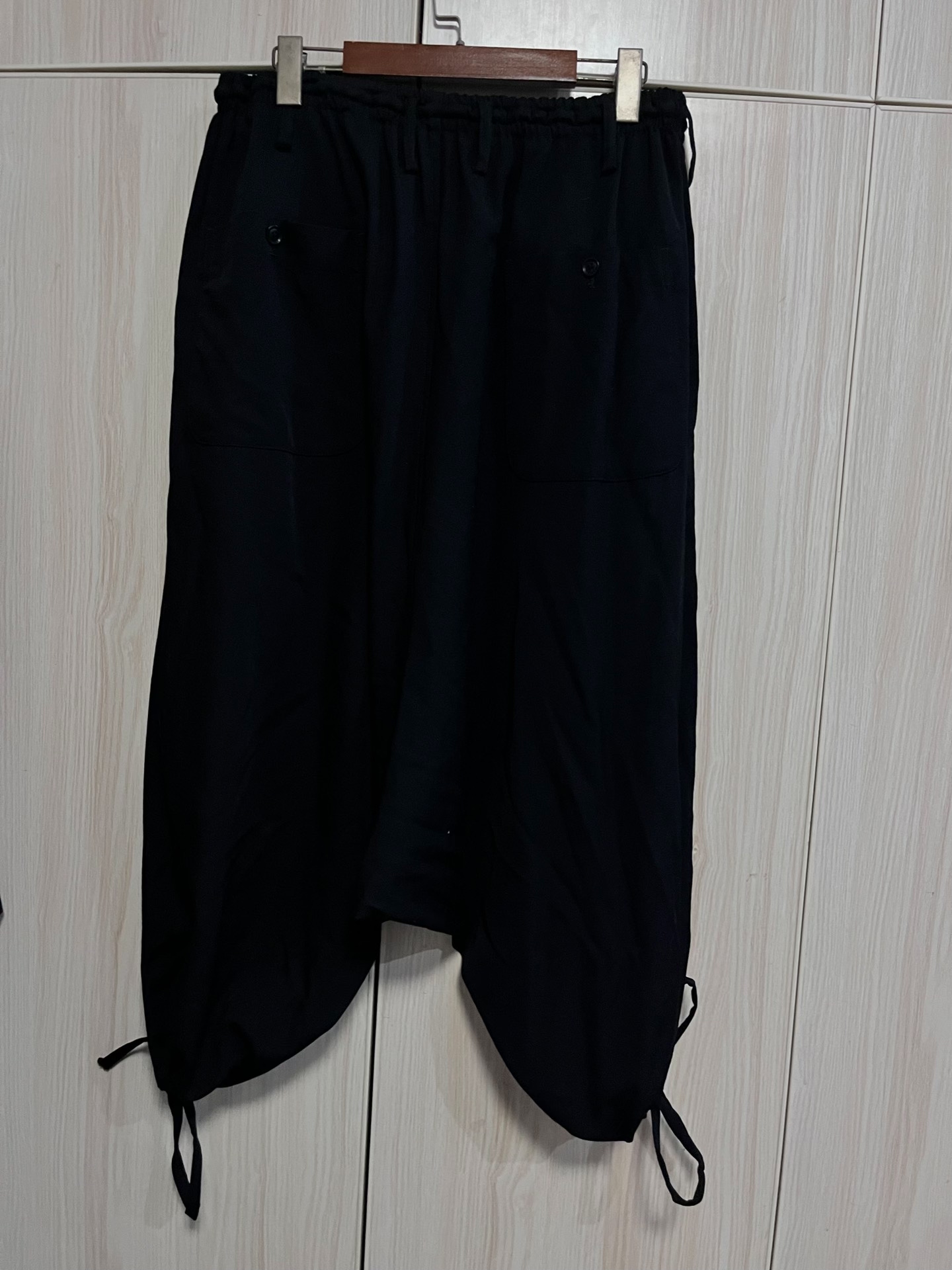 Yohji Yamamoto Black Low-Rise Balloon Pants — front