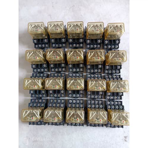 议价继电器:RH4B-ULD、DC24V.实物拍摄，成色如图