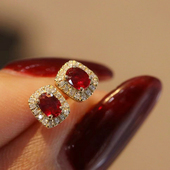 18K金鸽血红宝石方形耳钉女耳饰纯银钻精致奢华小巧气质时尚 潮耳