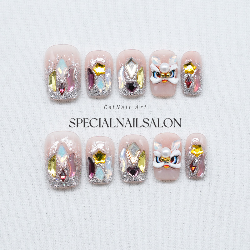 【金狮纳福】纯手工穿戴甲26年新款国潮醒狮爆闪钻饰高级感美甲片,彩妆/香水/美妆工具,穿戴甲/甲片,淘宝优惠券,粉丝福利购,淘宝优惠卷