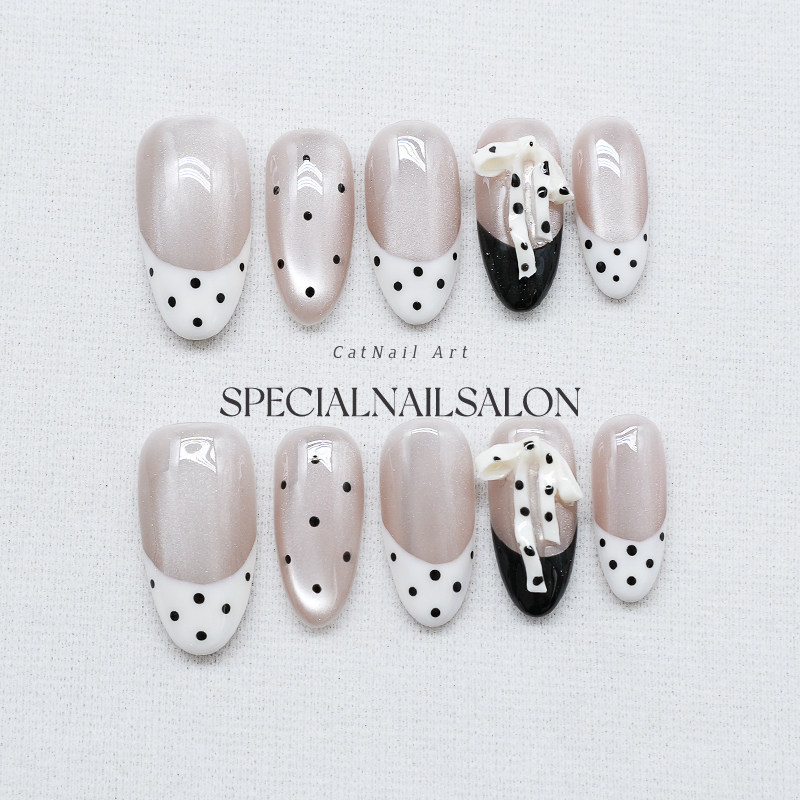 【赫本波点】纯手工穿戴甲波点蝴蝶结法式高级感小清新显白美甲片,彩妆/香水/美妆工具,穿戴甲/甲片,淘宝优惠券,粉丝福利购,淘宝优惠卷