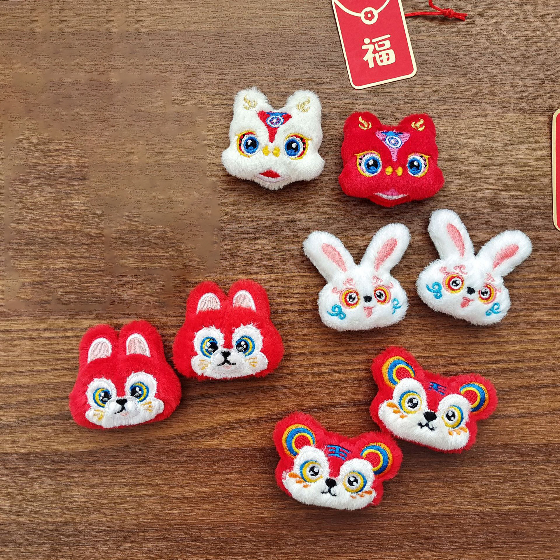 新年款节庆氛围感玩偶胸针