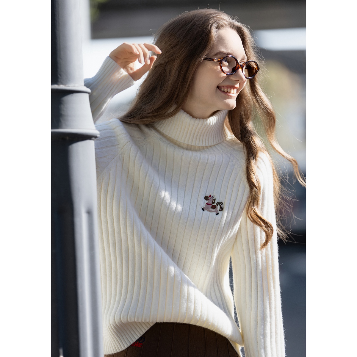 唐狮2025年毛衣秋冬女内搭套头坑条可爱高领前胸小细节机绣毛线衫