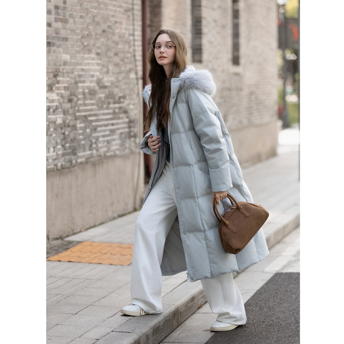 唐狮2026冬季羽绒服女长款连帽可拆卸仿真毛加厚羽绒外套温柔气质