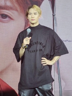 正确版本新款fog essentials复线立体胶绒面印花王嘉尔短袖T恤tee