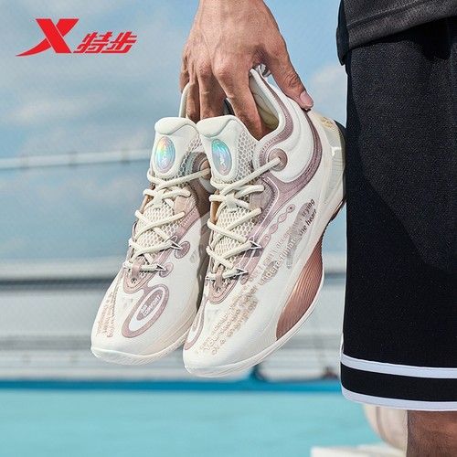 专注夏日外场，鞋面轻薄透气，鞋底高倍耐磨