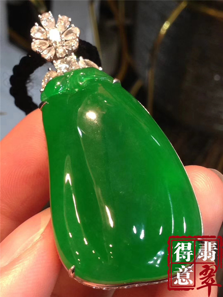得意翡翠天然冰种辣绿翡翠福瓜吊坠挂件高冰色浓水润保真带证书