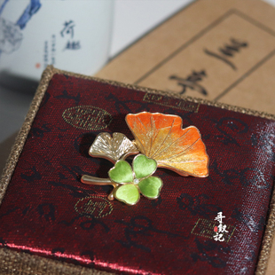 原创新中式非遗绒花银杏叶胸针仿点翠古风汉服配饰合金气质别针女