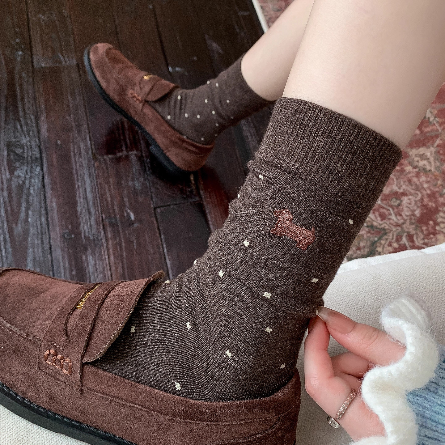 咖色波点羊毛绒袜子女秋冬中筒袜