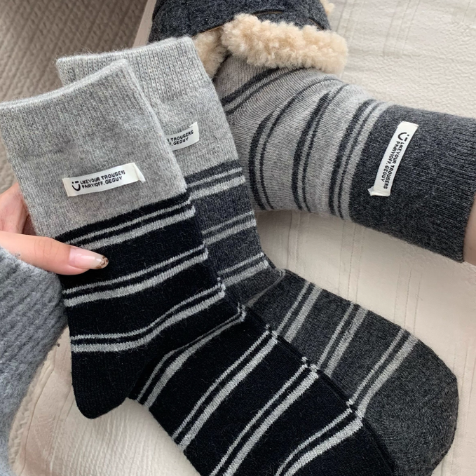 加厚条纹羊毛袜子女中筒袜秋冬季