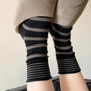 这也太好看了叭！配勃肯！咖色系yyds~~粗细条纹堆堆袜真的显腿细