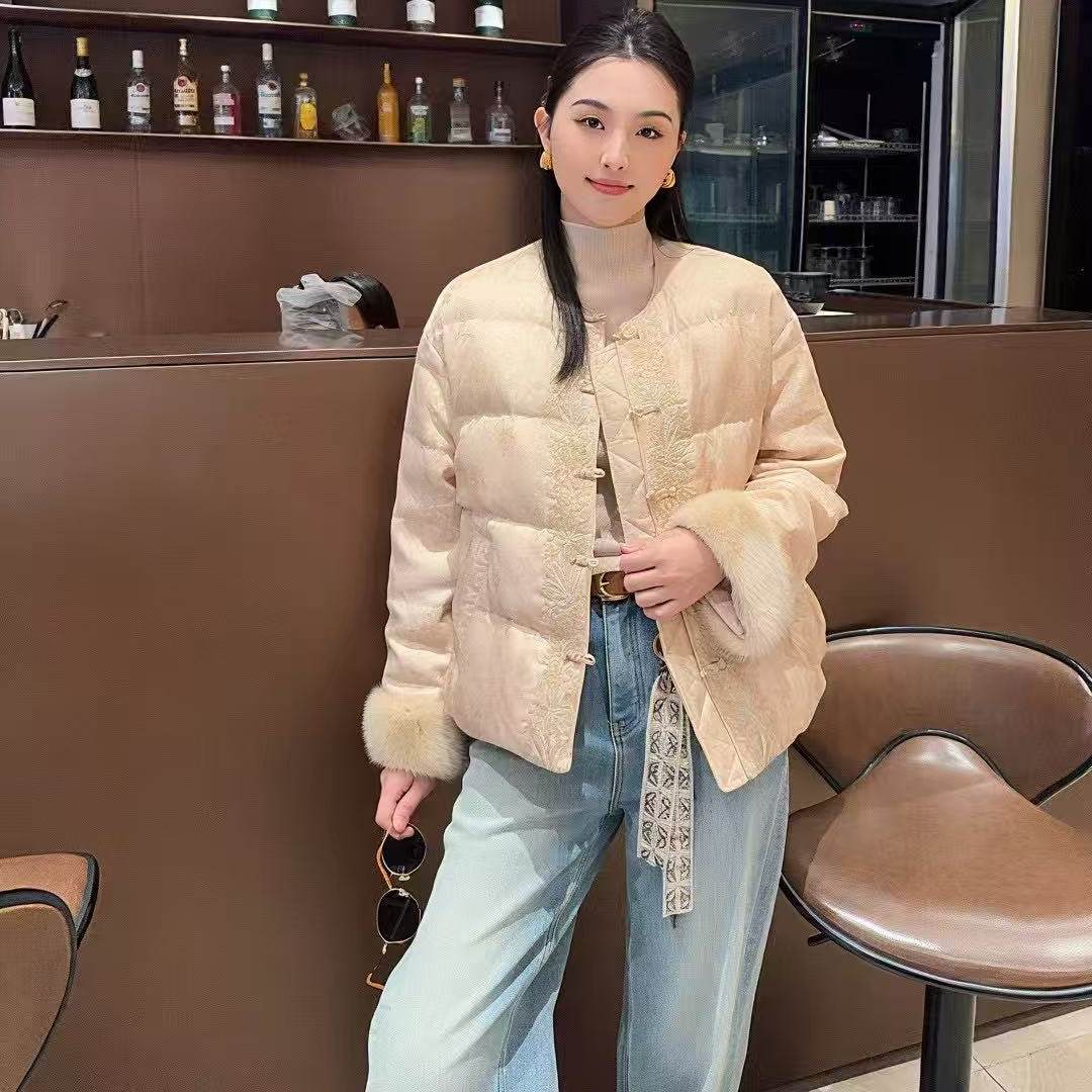 欧货新中式复古刺绣羽绒服女圆领