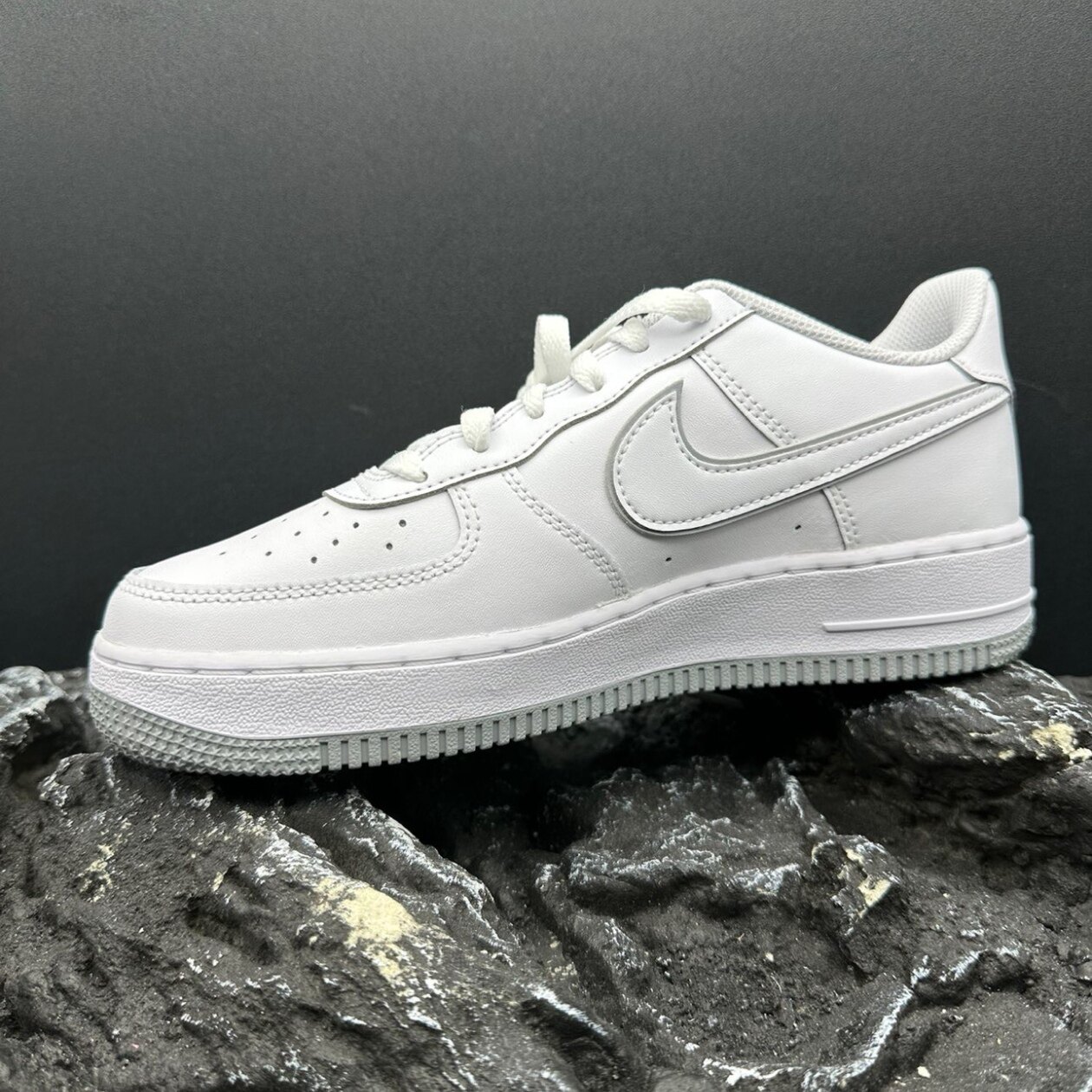 Nike Air Force1耐克空军1号复古透气低帮休闲百搭板鞋DX5805-100